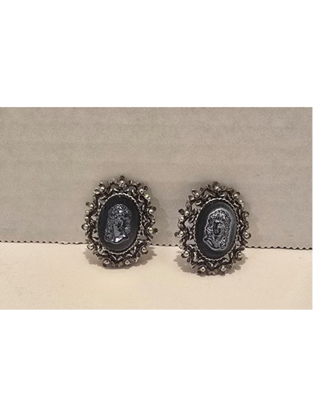 Vintage Jonne Cameo clip on earrings